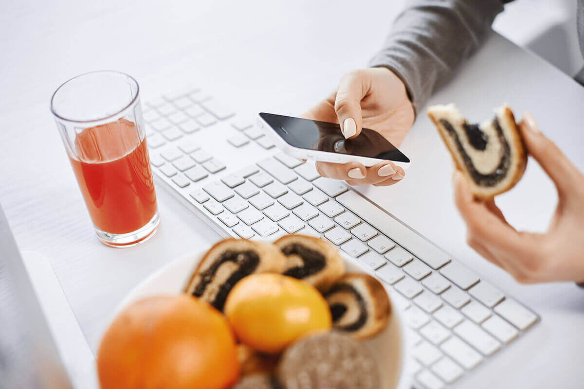 You are eating while distracted