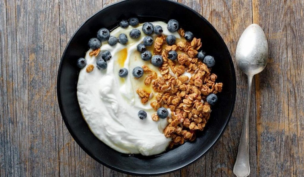 homemade-muesli with berries yogurt